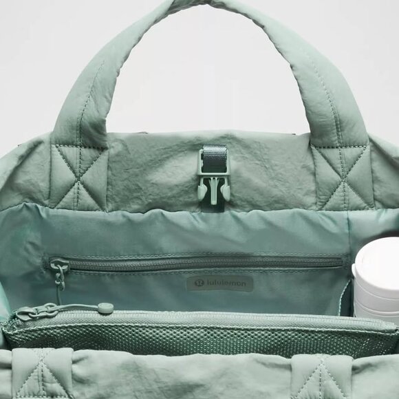 Lulmonule On My Level Tote Bag 20L in Crater Blue, BNWT - Picture 4 of 5